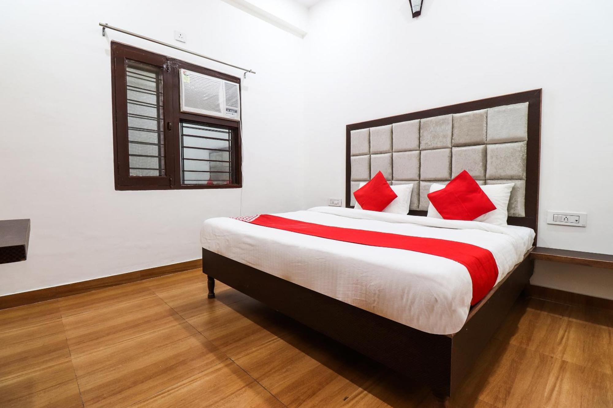 Hotel O Taj Royal Tajganj Bagian luar foto