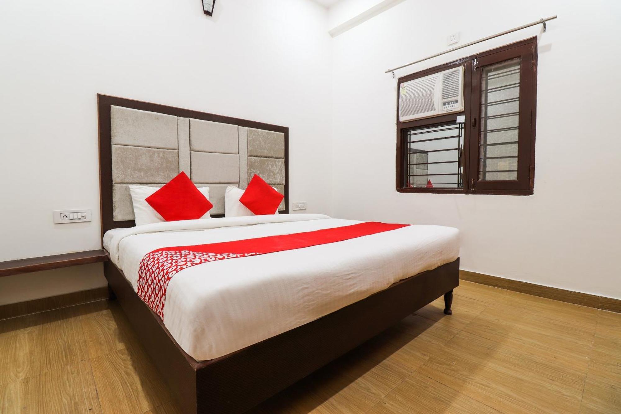 Hotel O Taj Royal Tajganj Bagian luar foto