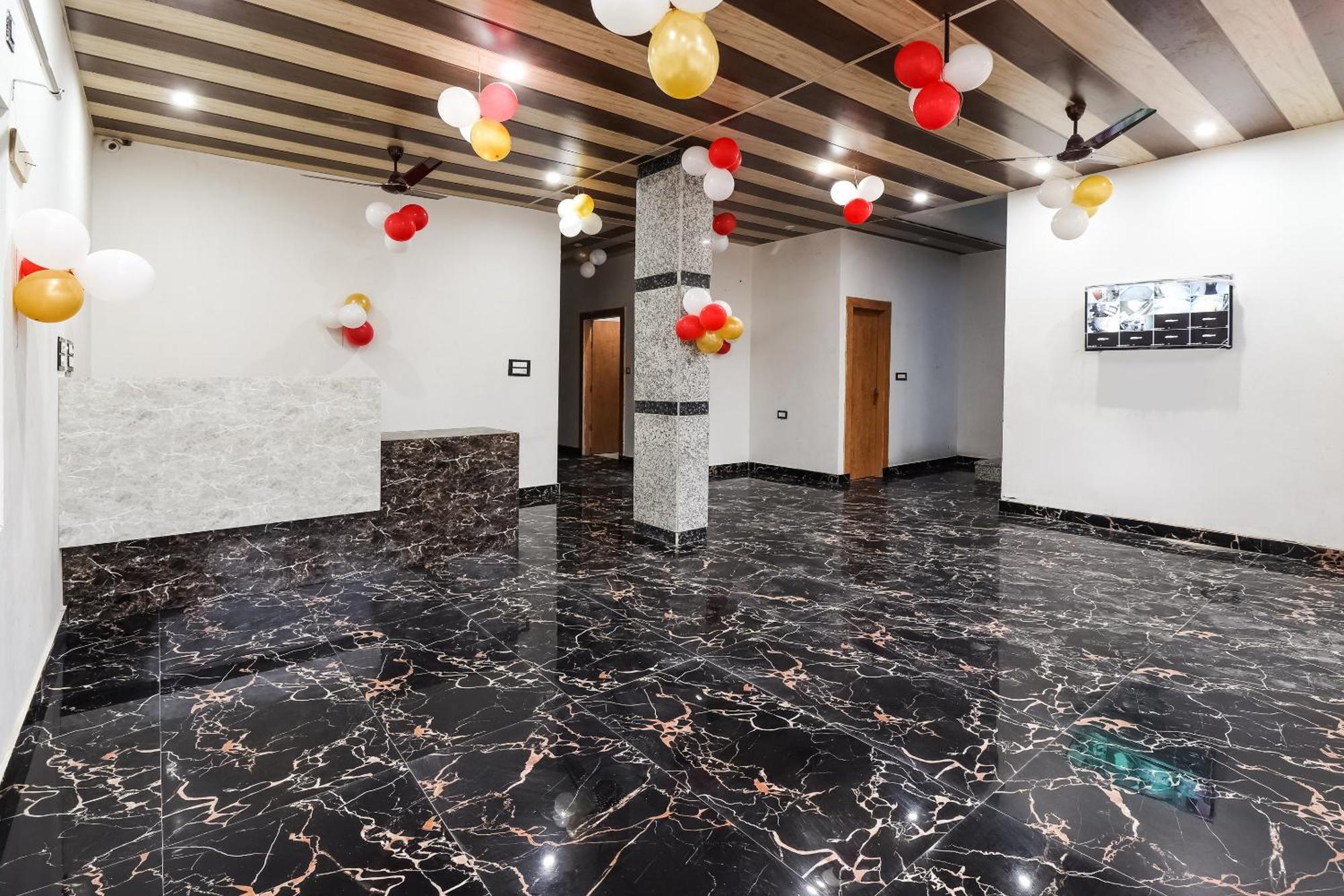 Hotel O Taj Royal Tajganj Bagian luar foto