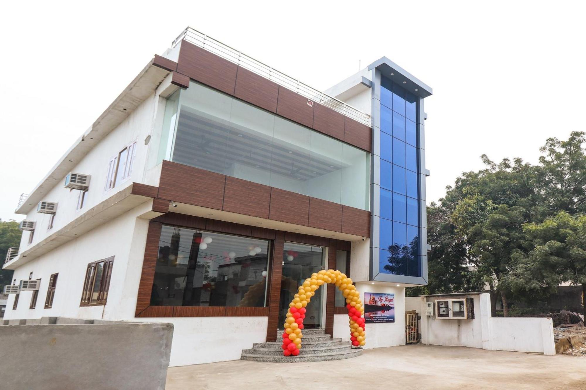 Hotel O Taj Royal Tajganj Bagian luar foto